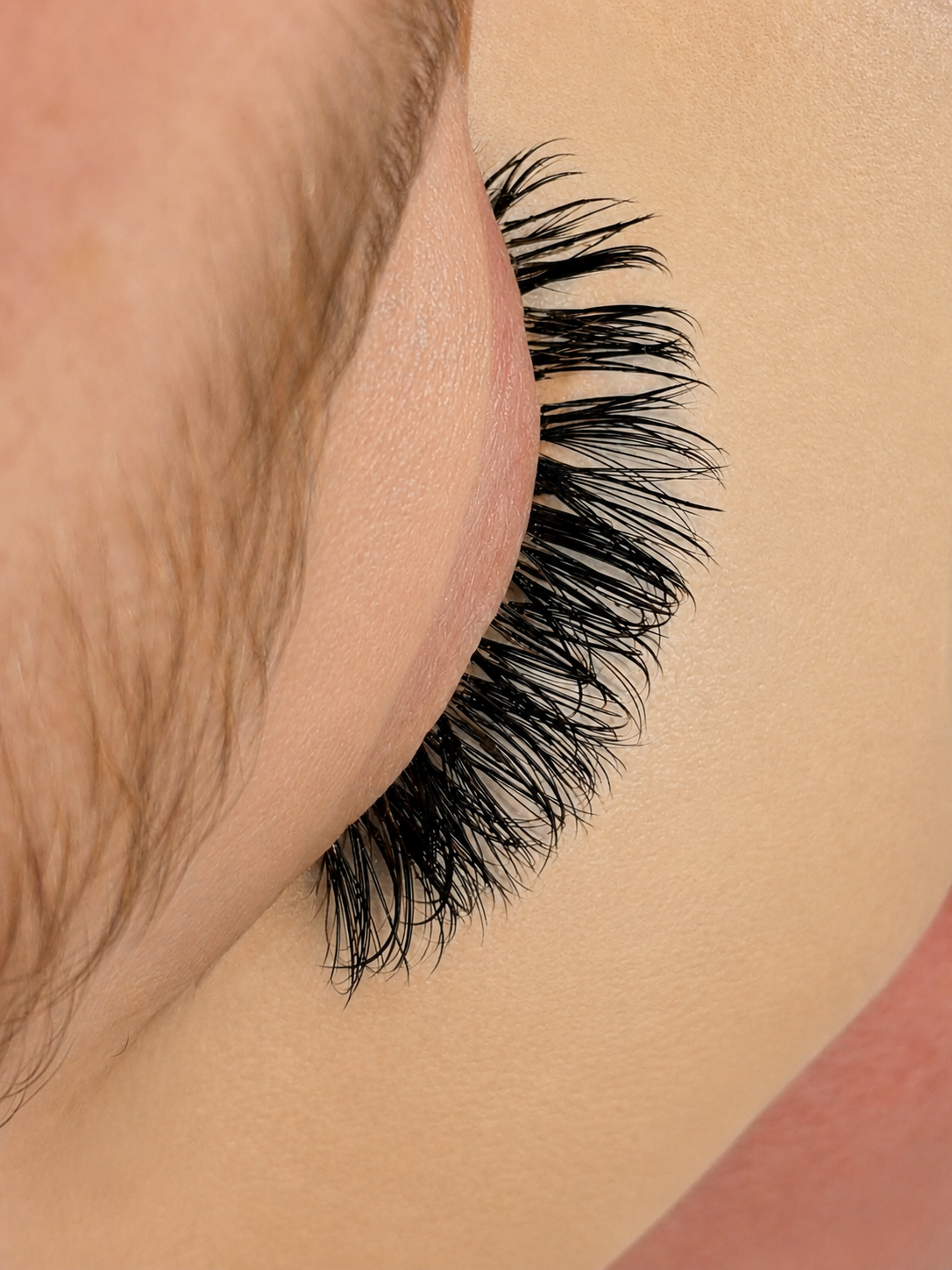 Lash extensions by Bellezza Moda